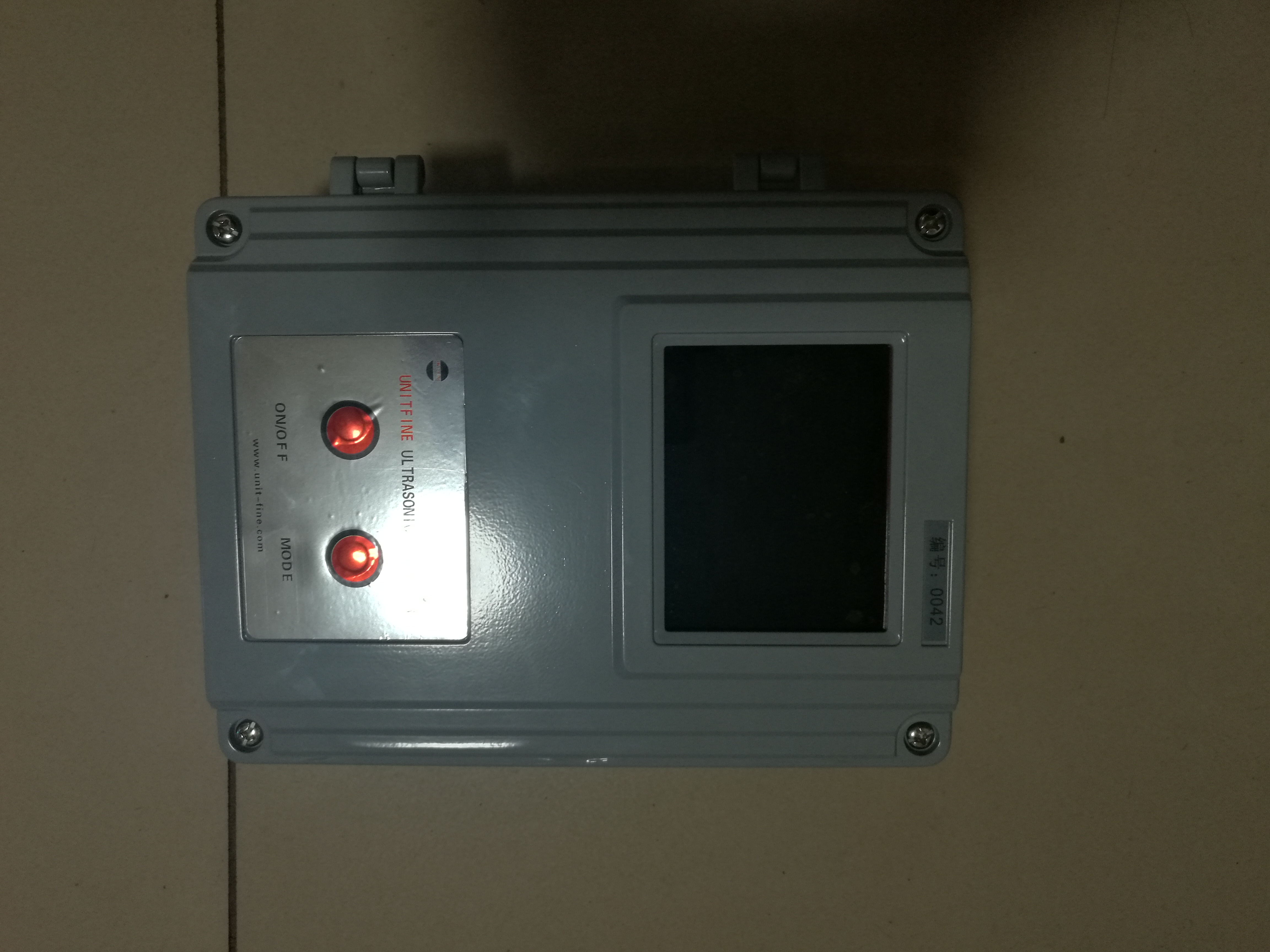 Unitfine ultrasonic generator for a vibrating sieve