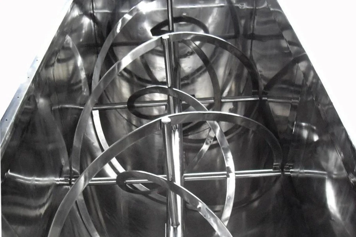 Ribbon agitator, central shaft and inner trough of a horizontal powder mixer